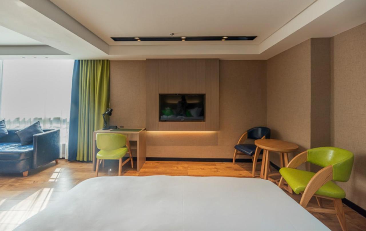 Hotel Ibis Styles Fuzhou Wuyi Square Exterior foto